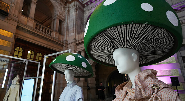 Стелла Маккартні провела ековиставку в межах кліматичного саміту COP26