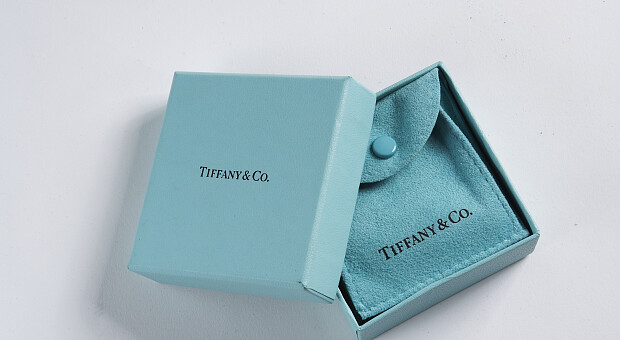 Tiffany & Co. у колаборації із Supreme випустять срібне кольє