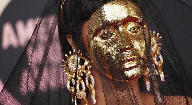 Карді Бі дебютувала у ролі ведучої на American Music Awards 2021: хто отримав нагороди