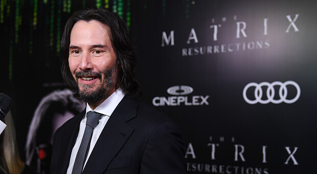 Премьера «Матрицы. Воскрешение». Самые стильные образы звезд на зеленой дорожке