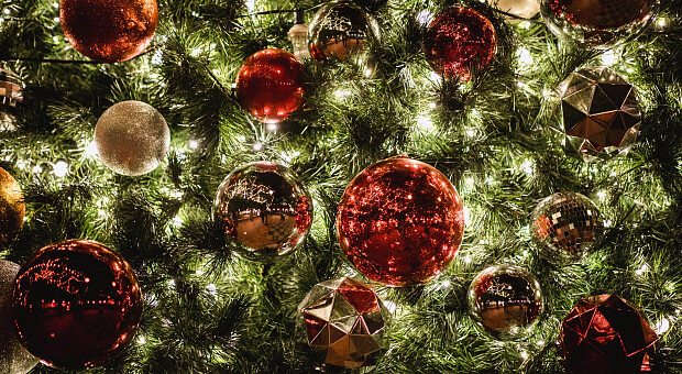 Как украсить елку: 5 трендов и 1 антитренд. Советы декораторов