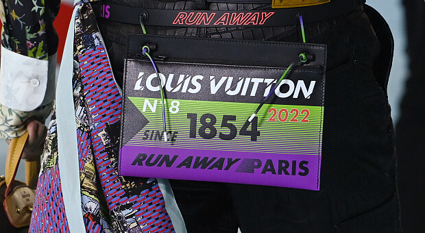 Наймодніші чоловічі сумки 2022: розбираємо останню колекцію Louis Vuitton, створену Вірджилом Абло