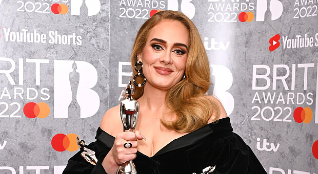 Адель пришла на вручение Brit Awards в платье украинского бренда