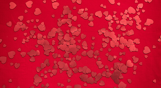 Червоний – це кохання. Топ-20 подарунків на День закоханих для неї та для нього