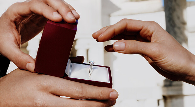 Она сказала «Да». Кольца для влюбленных