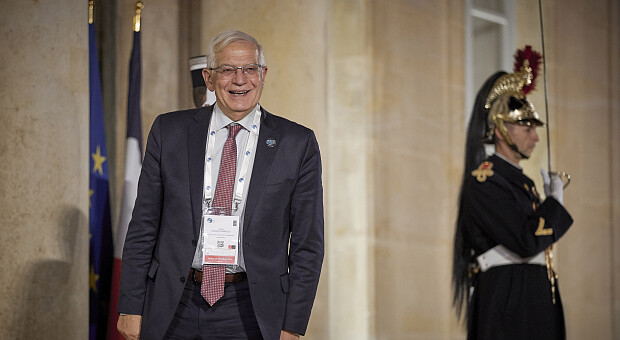 «Больше никакого шопинга в Милане». Боррель удалил твит, которым потроллил российских чиновников