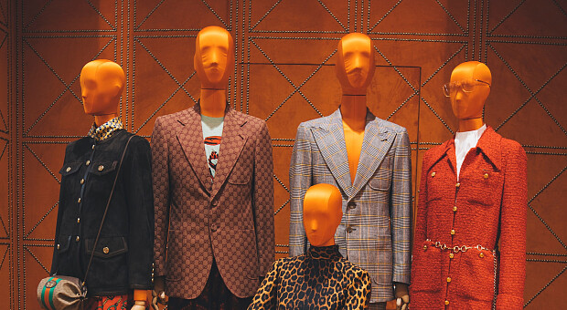 Санкции от тяжелого люкса: LVMH, Kering, Hermes и Chanel закрывают магазины в России