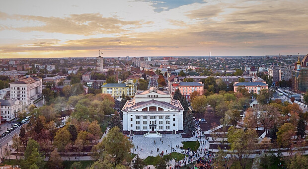 Уничтожили здание, но театр будет жить: Мариупольский драмтеатр переедет в Ужгород