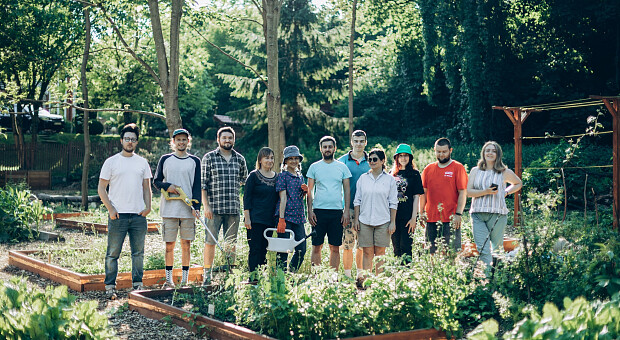 Виживання і терапія. Як допомагають країні міські городи під час війни