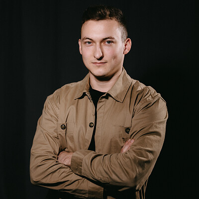 Руслан Дроздов Досьє на The Page