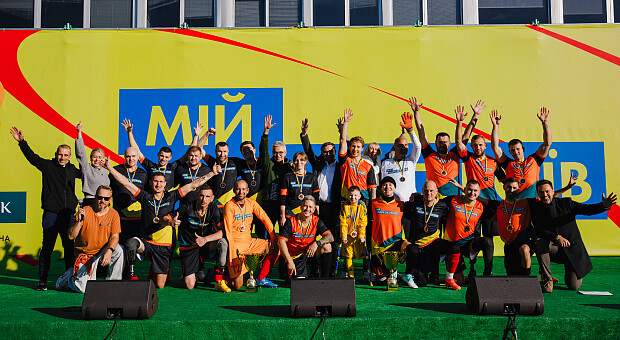 Ветерани на протезах зіграли благодійний футбольний матч разом з українськими зірками — фото