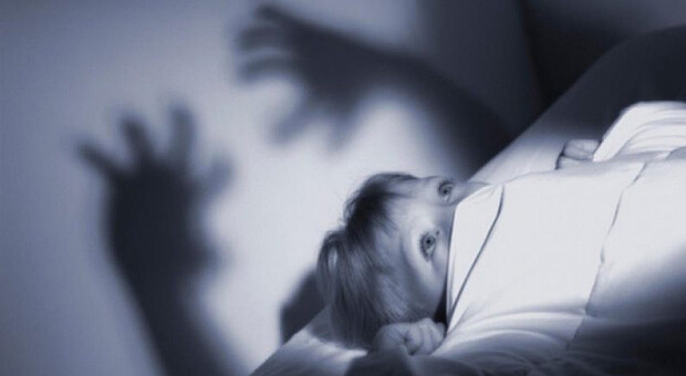 Відчуття самотності збільшує частоту виникнення кошмарів — дослідження