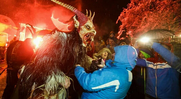 Парад Крампусів в Австрії травмував понад десяток людей: як це сталося