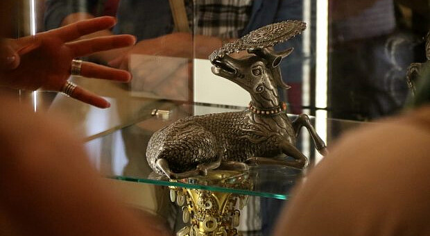 Срібло імператора Пу, краєвиди боліт, Ленін і діти — що колекціонують депутати