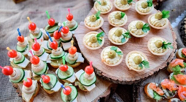 Як приготувати швидкі та смачні закуски на Новий рік: топ 5 рецептів