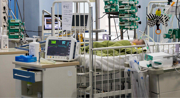 Рятувати маленькі серця попри війну: як EVA та фонд «Твоя опора» підтримали зруйнований кардіоцентр