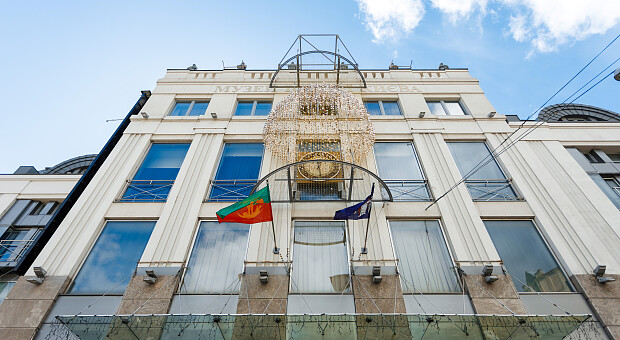 ORIGAMI for UKRAINE Opens in Kyiv: 5,000 Birds of Hope Adorn Museum Façade