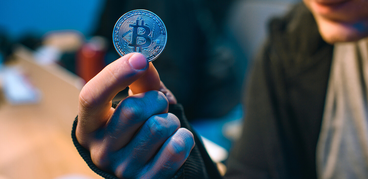 Bitcoin впав до семимісячного мінімуму: падіння курсу криптовалют