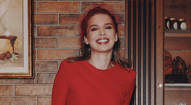 Фаворитка «Холостяка» Ірочка показалася у сміливій короткій сукні