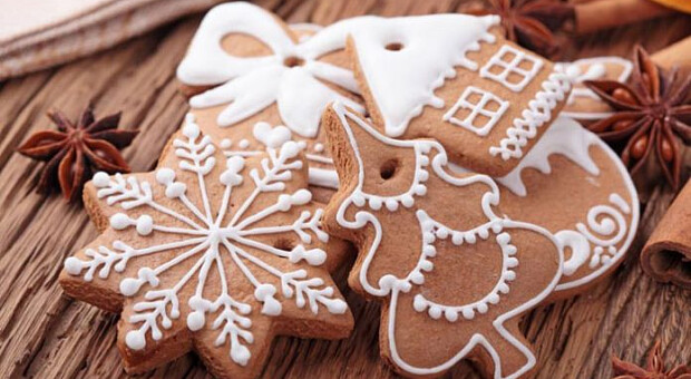 Ідеальне доповнення до подарунку: простий рецепт новорічних пряників, який здивує кожного