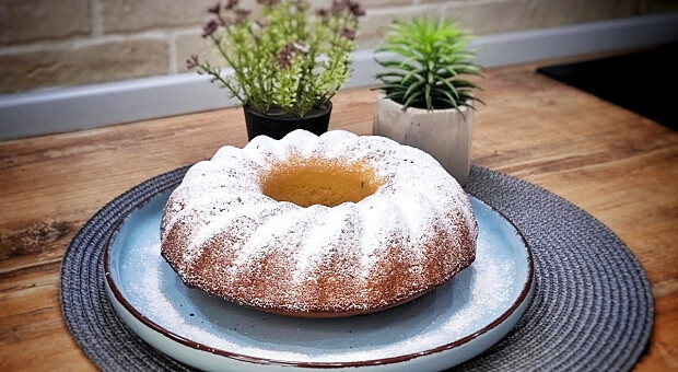 Готуємо найпростіший, але вишуканий кекс на згущеному молоці