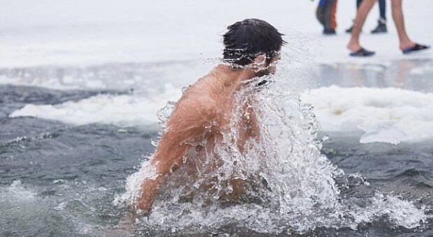 Як правильно купатися на Водохреще