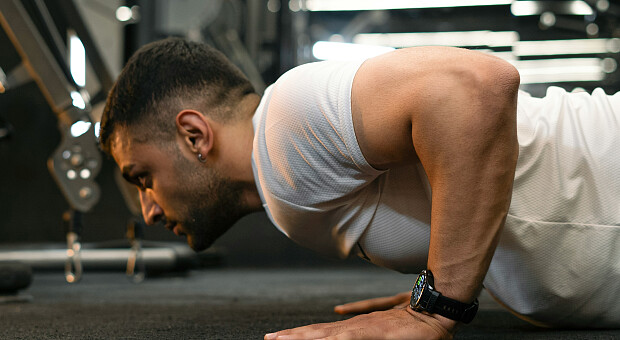 Названо дві ефективні вправи, які допоможуть швидко позбутися болю в попереку