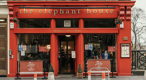 Кафе, де Джоан Роулінг писала свої книги, знову відкрили після пожежі