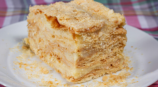 Цей рецепт визнано найпростішим: як приготувати торт Наполеон на сковороді