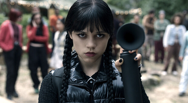 Зірка серіалу «Венздей» здивувала несподівано відвертим образом на «Золотому глобусі»