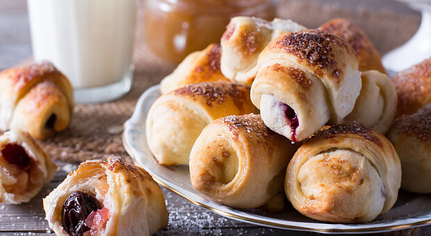 Як приготувати рогалики з начинкою — готуємо з одного замісу на всю родину