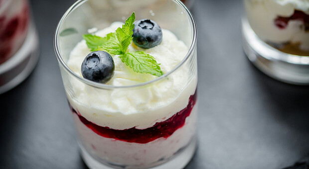 Мінімум калорій: як приготувати смачне ягідно-молочне желе