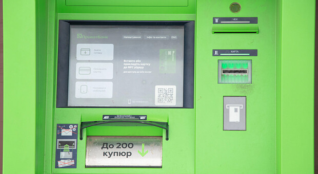 Що робити, якщо світло вимкнули під час зняття грошей з банкомата