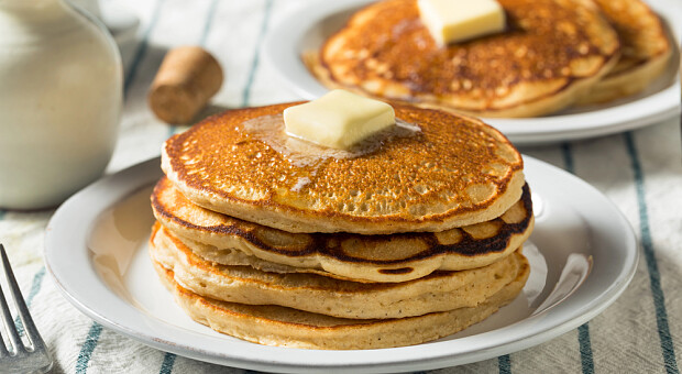 Як приготувати млинці на кефірі та кип’ятку на Масляну – покроковий рецепт