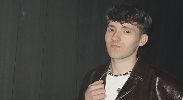 Співак Yaktak здійснив мрію 8-річного Артема з Херсона, який втратив ногу через обстріл